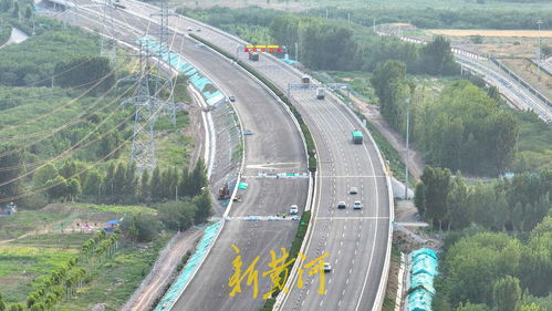 濟菏高速長清段瀝青鋪設已完成,雙向八車道初具規模